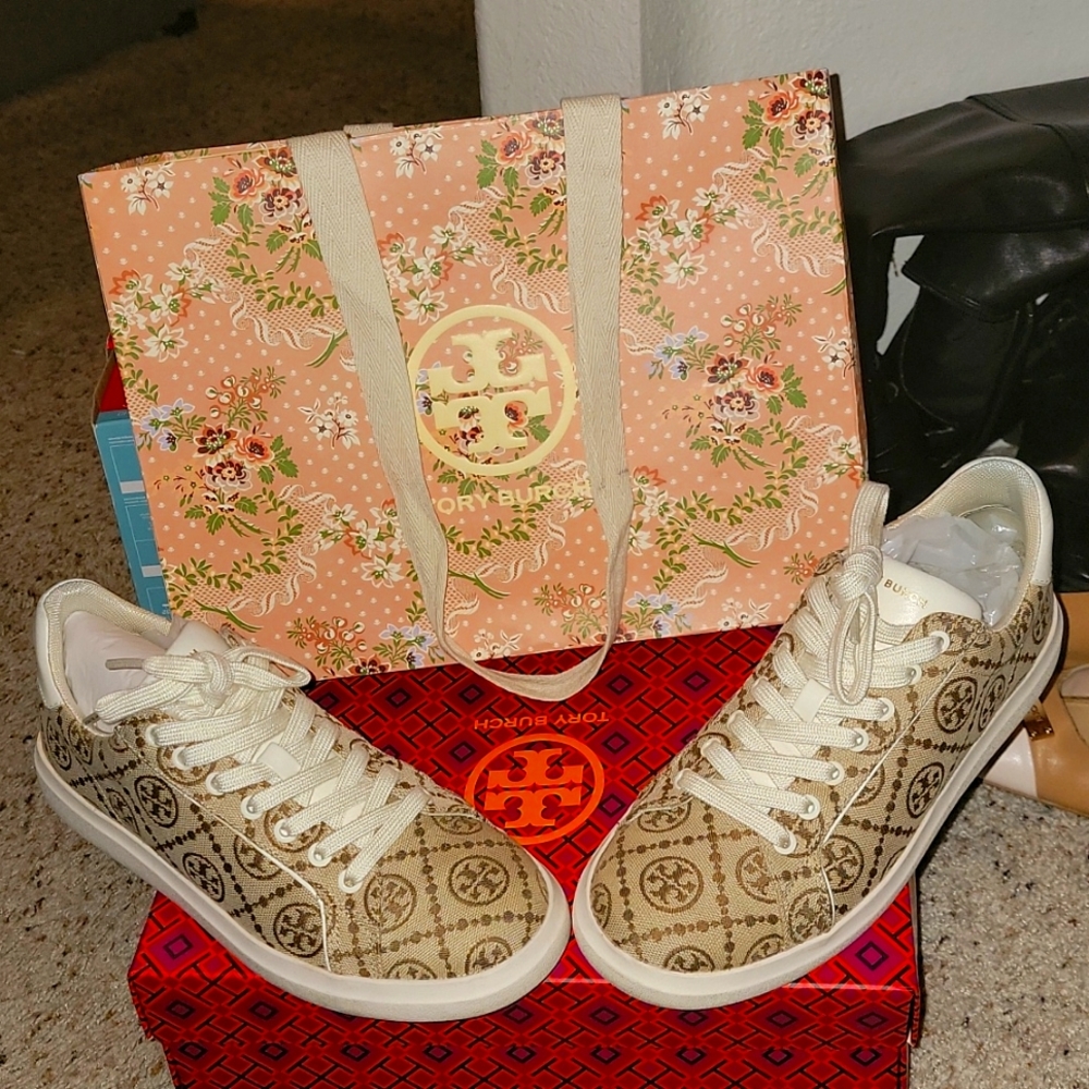 Tory Burch T-Monogram Howell Court Sneakers